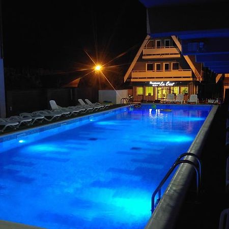 Pensiunea La Castel - Piscina Incalzita Костінешть Екстер'єр фото