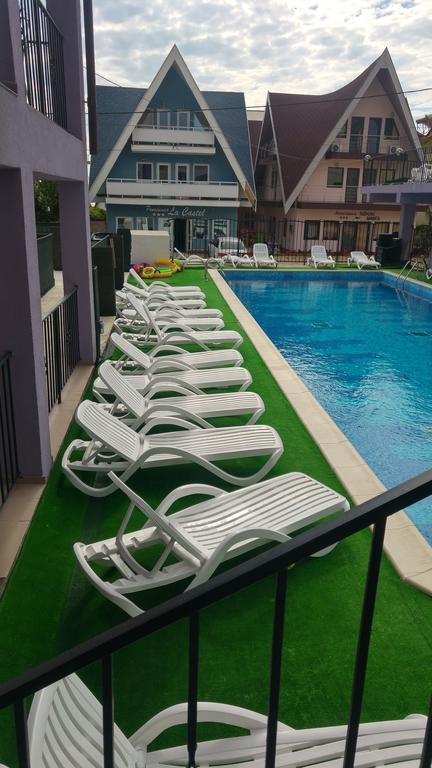 Pensiunea La Castel - Piscina Incalzita Костінешть Екстер'єр фото
