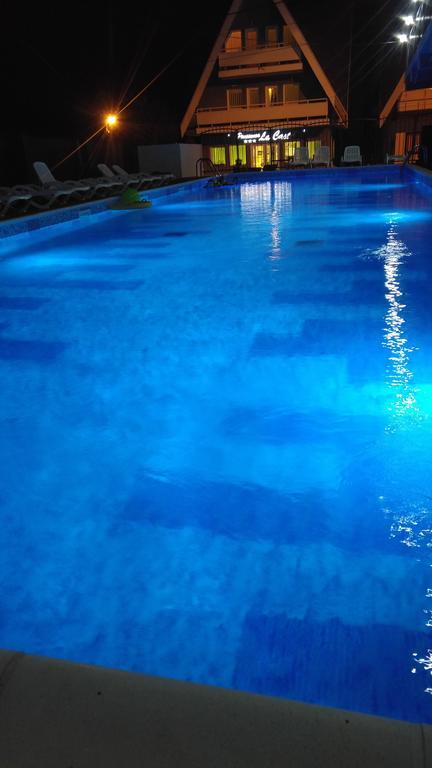 Pensiunea La Castel - Piscina Incalzita Костінешть Екстер'єр фото