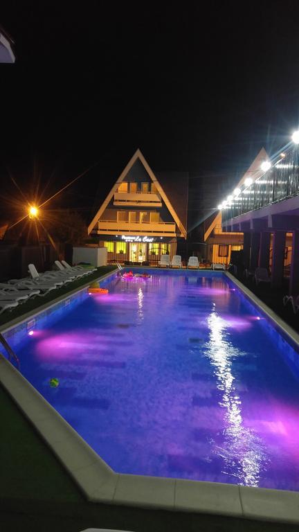 Pensiunea La Castel - Piscina Incalzita Костінешть Екстер'єр фото