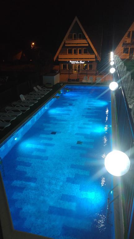 Pensiunea La Castel - Piscina Incalzita Костінешть Екстер'єр фото