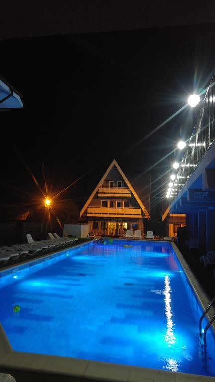 Pensiunea La Castel - Piscina Incalzita Костінешть Екстер'єр фото